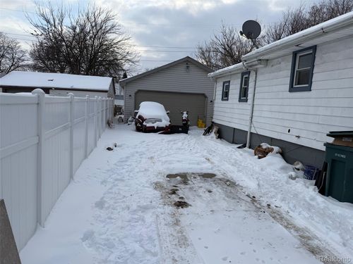 1539 Oconnor Ave, Lincoln Park, MI, 48146-1742 | Card Image