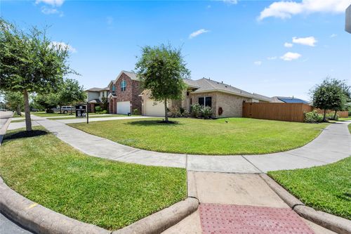 12725 Pirate Bend Dr, La Marque, TX, 77568-2586 | Card Image