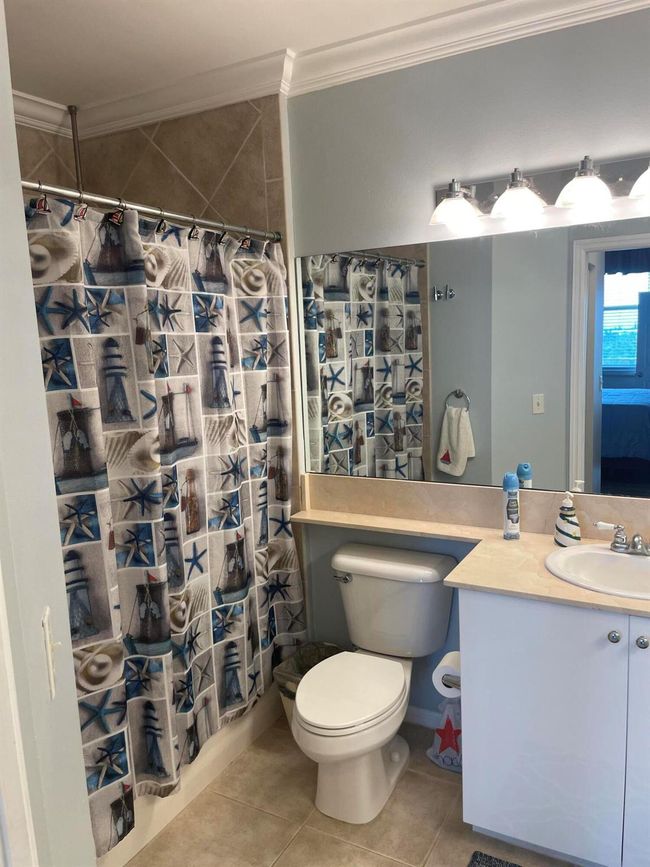 APT-623 - 806 E Windward Way, Condo with 2 bedrooms, 2 bathrooms and null parking in Lantana FL | Image 10