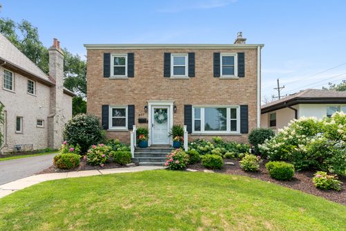 447 Ridge Ave, Clarendon Hills, IL, 60514-2705 | Card Image