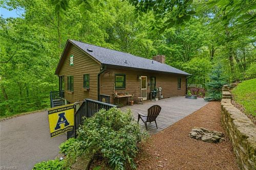 413 Wildwood Dr, North Wilkesboro, NC, 28659-8203 | Card Image