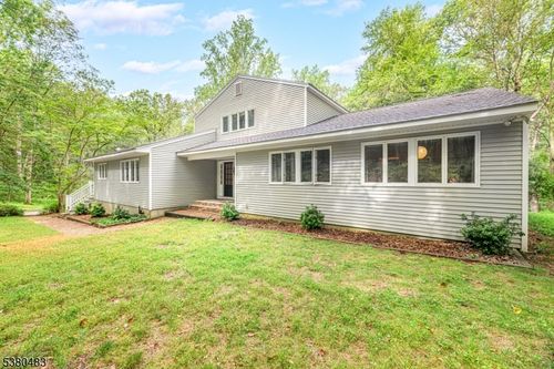 11 Indian Hollow Rd, Mendham Twp, NJ, 07945-3300 | Card Image