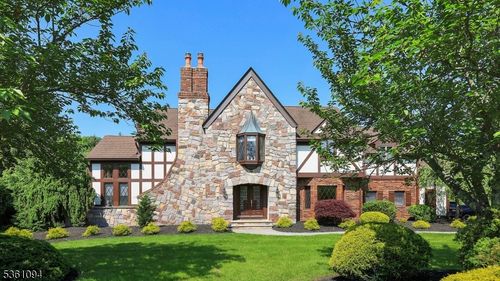 3 Manor Dr, Warren, NJ, 07059-6138 | Card Image