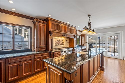 12 Davison Ave, East Rockaway, NY, 11518-1308 | Card Image