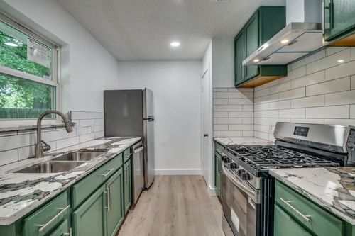 822 Milky Way, Garland, TX, 75040-5227 | Card Image