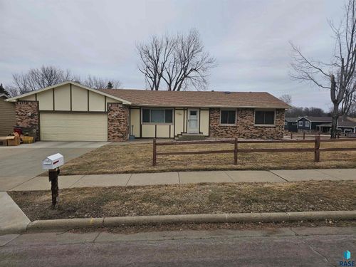 2408 S Valley View Rd Road, Sioux Falls, SD, 57106 | Card Image