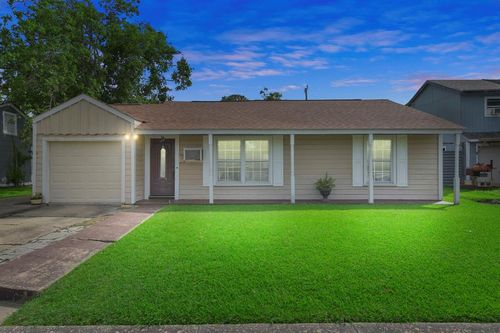 1900 Oregon St, Baytown, TX, 77520-6432 | Card Image