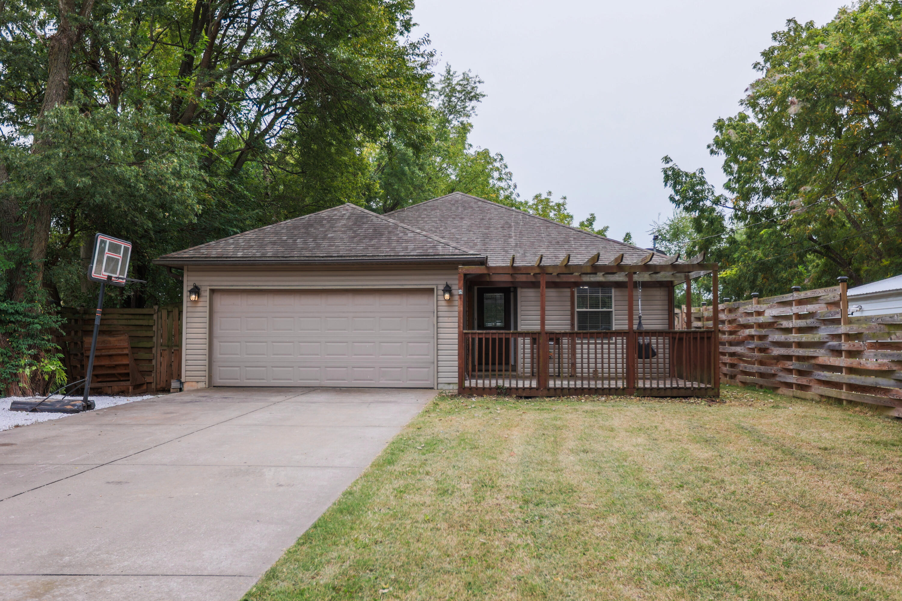 Chestnut St, Springfield, MO 65803