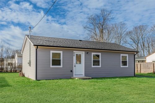 818 Meade Ave, Bellport, NY, 11713-1531 | Card Image