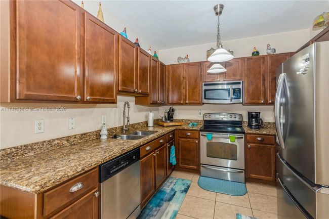 3076 Se 4 Th Ct, House other with 5 bedrooms, 3 bathrooms and null parking in Homestead FL | Image 9