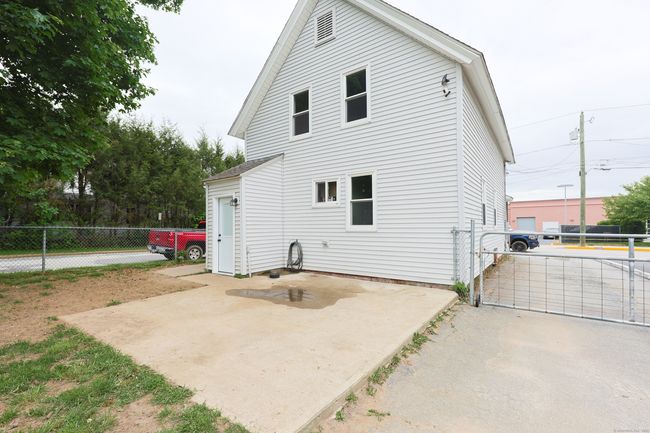 32 High St, House other with 4 bedrooms, 2 bathrooms and 4 parking in Killingly CT | Image 24