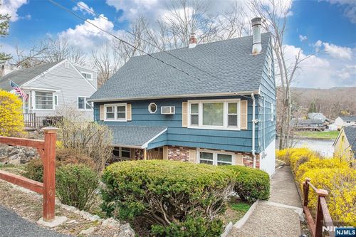 237 Skyline Lake Dr, Ringwood, NJ, 07456-1952 | Card Image