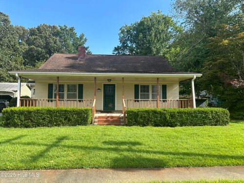 107 W 3rd St, Robersonville, NC, 27871-8834 | Card Image