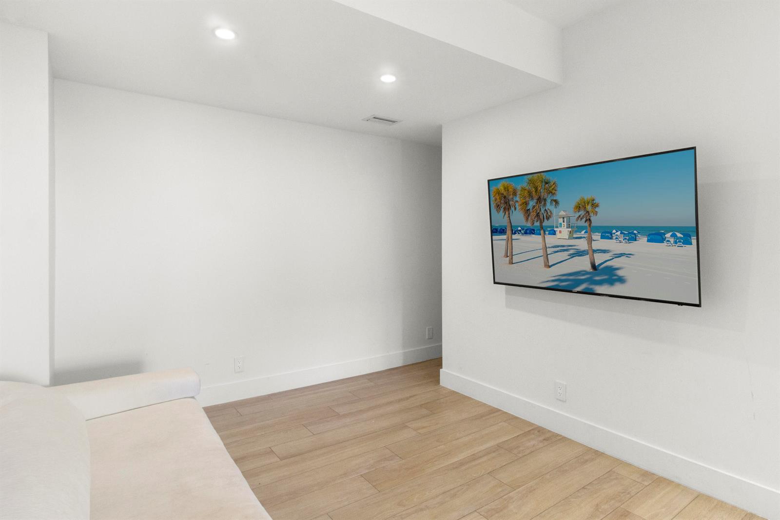 Residential Lease in Hallandale Beach 3