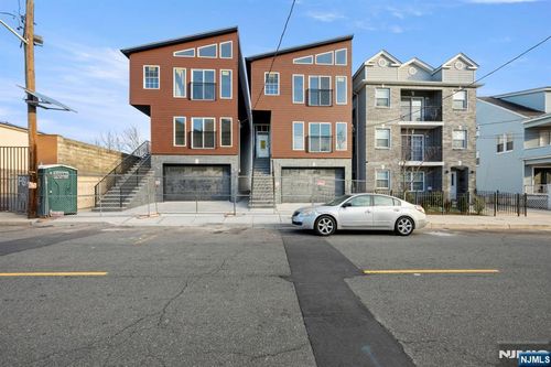512 15th Ave, Newark, NJ, 07103-1849 | Card Image