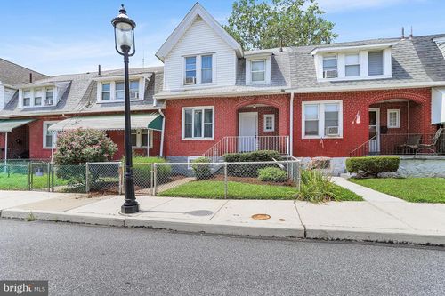 39 Spruce St, MARCUS HOOK, PA, 19061-4630 | Card Image