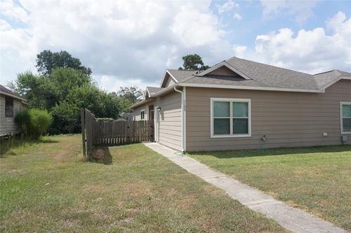 b-110 unit B Will St, Willis, TX, 77378 | Card Image