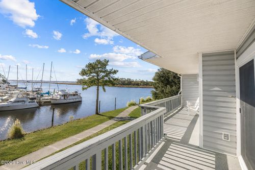 2213 Harbourside Dr, New Bern, NC, 28560-7284 | Card Image