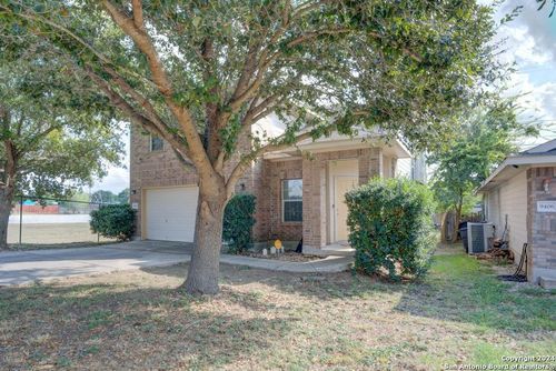 9402 Everton, San Antonio, TX, 78245-1651 | Card Image