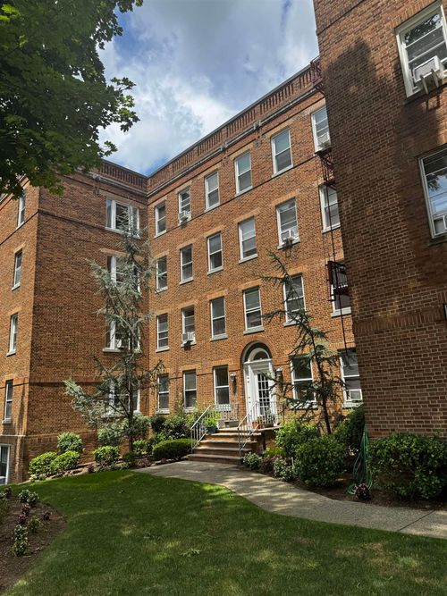 grd-250 Broad Ave, Leonia, NJ, 07605-1825 | Card Image