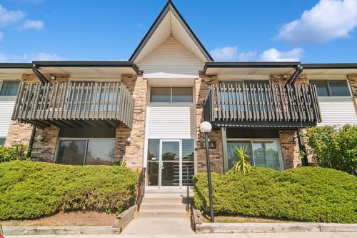 apt-202-24A Kingery Quarter, Willowbrook, IL, 60527-6517 | Card Image