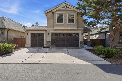 3031 Nw Clubhouse Dr, Bend, OR, 97703-7542 | Card Image