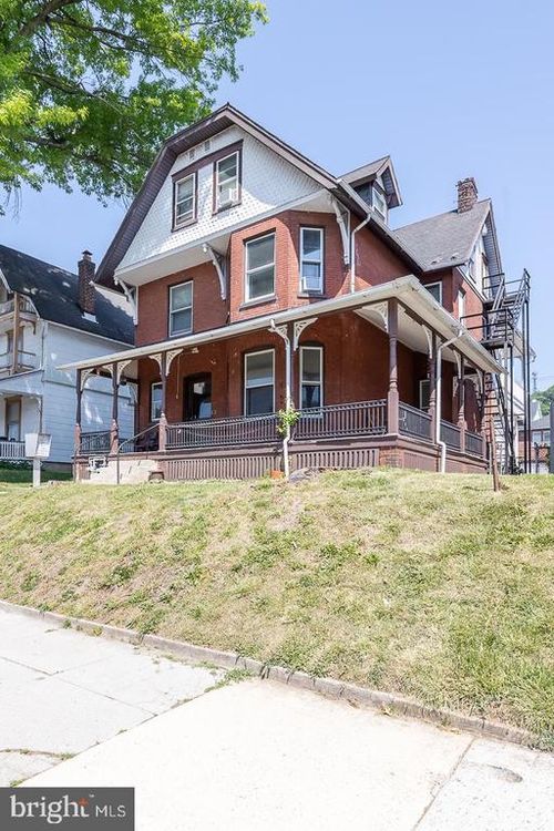 553 E Chestnut St, COATESVILLE, PA, 19320-3295 | Card Image