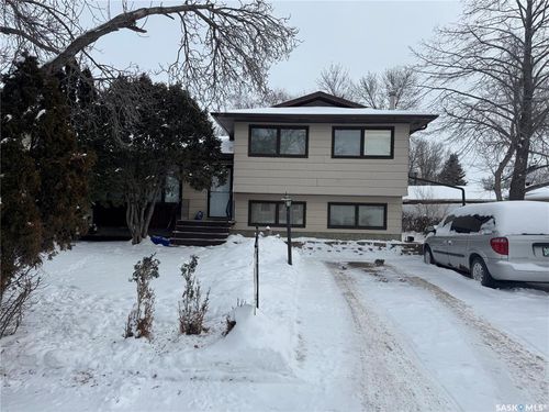 110 Salemka Cres, Regina, SK, S4R7S1 | Card Image