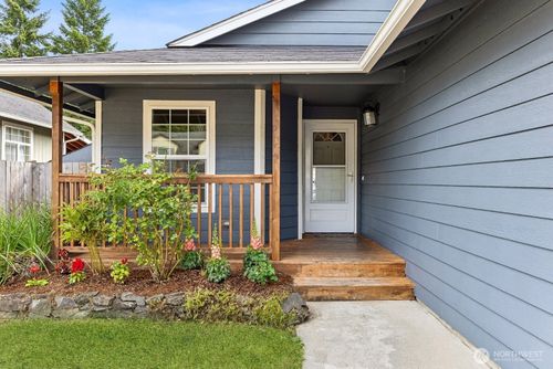 721 Riverside Ln E, Eatonville, WA, 98328-7498 | Card Image