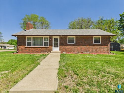 5608 W 32nd St Street, Sioux Falls, SD, 57106 | Card Image