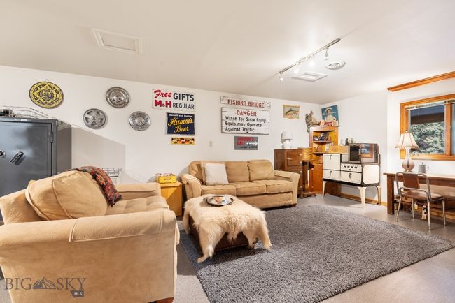486 Jardine Rd, House other with 3 bedrooms, 2 bathrooms and null parking in Gardiner MT | Image 21