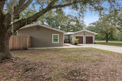 27333 Georgia Street, Home with 3 bedrooms, 3 bathrooms and null parking in Hilliard FL | Image 2