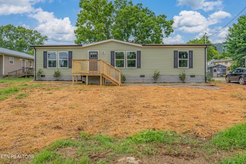 505 E Hemlock St, La Follette, TN, 37766-3706 | Card Image