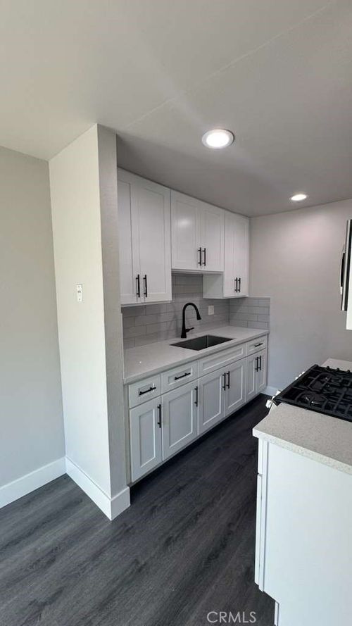 1270 W 9th St, Corona, CA, 92882-3155 | Card Image