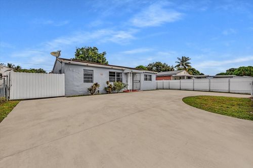 9311 Broad Manor Rd, Miami, FL, 33147-2955 | Card Image