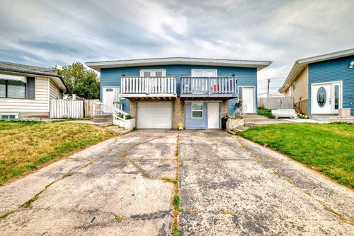 203 Penbrooke Close Se, Calgary, AB, T2A3N9 | Card Image