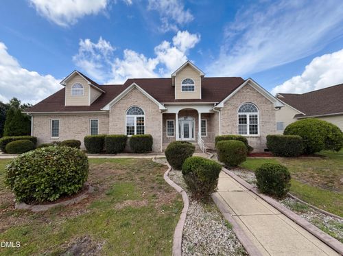 824 Camwheel Dr, Hope Mills, NC, 28348-9462 | Card Image