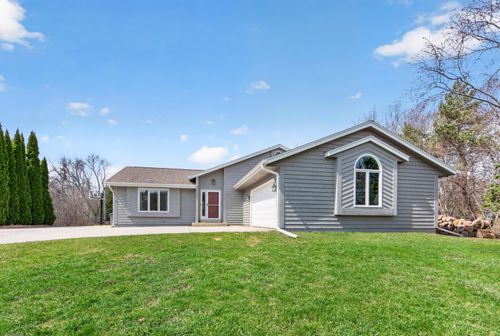 539 Beechwood Dr, Cedarburg, WI, 53012-9007 | Card Image