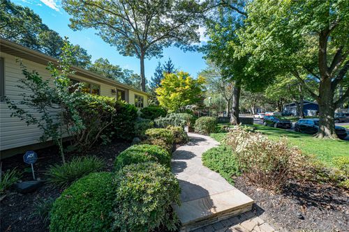 6 Rack Ln, East Setauket, NY, 11733-3417 | Card Image