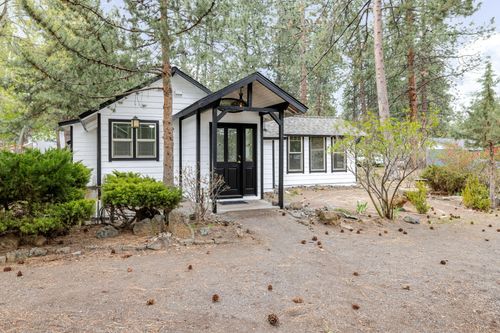60236 Navajo Rd, Bend, OR, 97702-8993 | Card Image