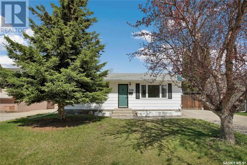 338 Thomas Way, Saskatoon, SK, S7M4M9 | Card Image
