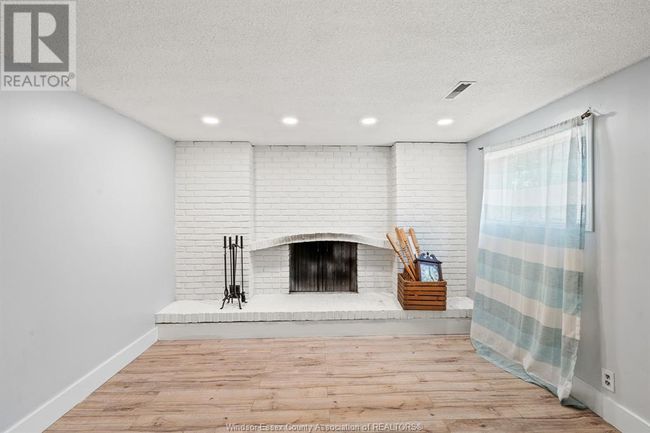1361 Isabelle Pl, Home with 5 bedrooms, 2 bathrooms and null parking in Windsor ON | Image 33