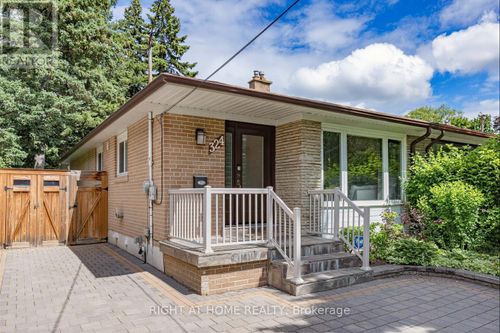 324 Woodsworth Rd, North York, ON, M2L2T6 | Card Image