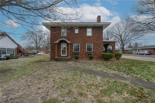 1002 S Broadway St, New Philadelphia, OH, 44663-7617 | Card Image