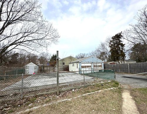 18 Jefferson Ave, Brentwood, NY, 11717-3206 | Card Image