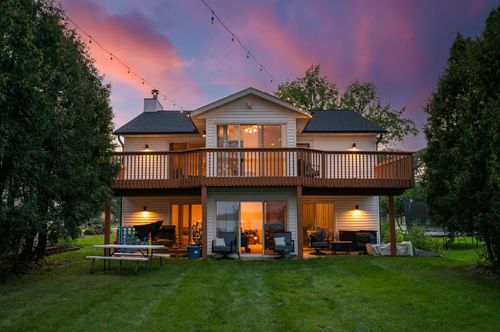 1055 N Shore Dr, Forest Lake, MN, 55025-1227 | Card Image