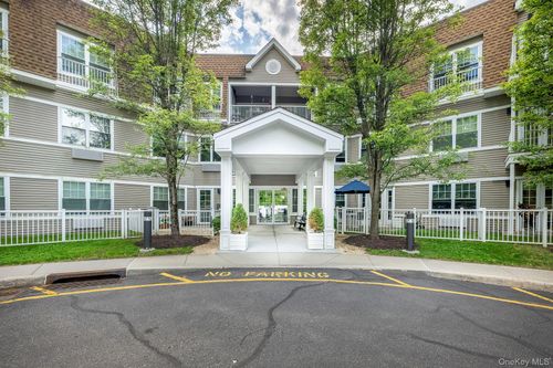 206 Sutton Dr, Mount Kisco, NY, 10549-1152 | Card Image