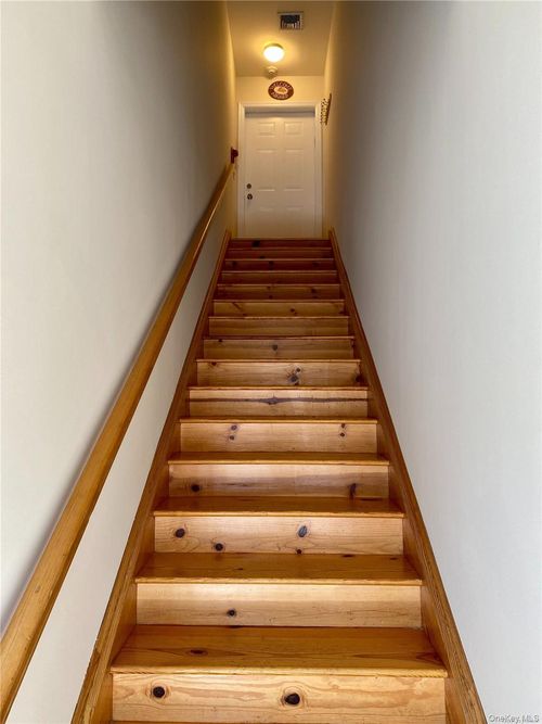 255-259 Glen Cove Ave, Sea Cliff, NY, 11579-1817 | Card Image