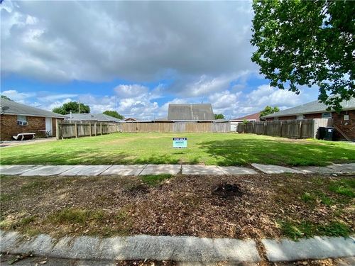 3712 Mumphrey Rd, Chalmette, LA, 70043-1536 | Card Image