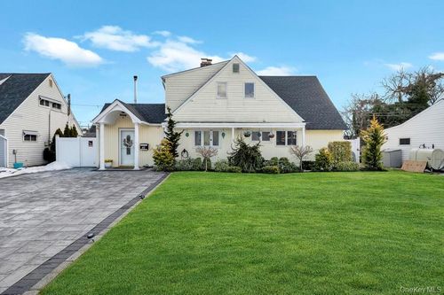 54 Abbot Ln, Hicksville, NY, 11801-4456 | Card Image